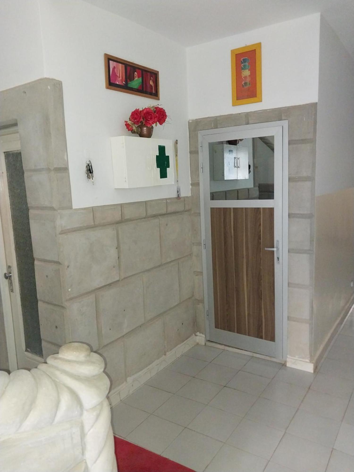 Chez Ousmane Fall Asecna Saint-Louis Bilik gambar