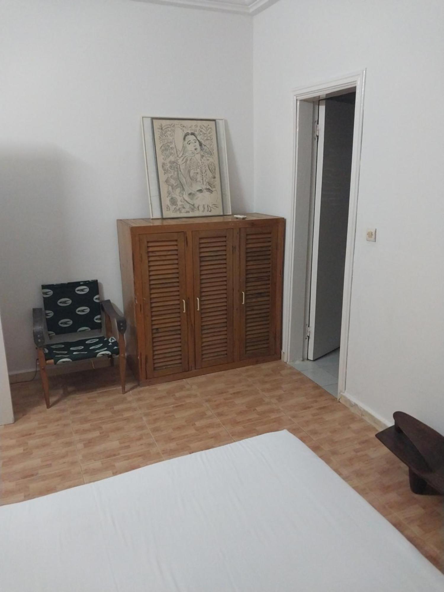Chez Ousmane Fall Asecna Saint-Louis Bilik gambar